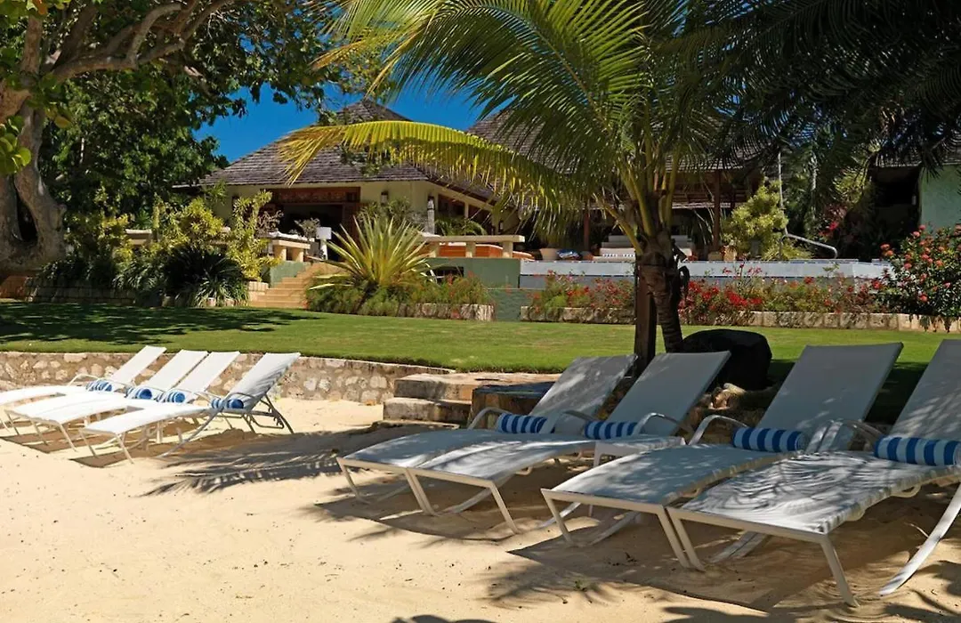 Amanoka Exclusive Villa With Private Beach & Gazebo-1